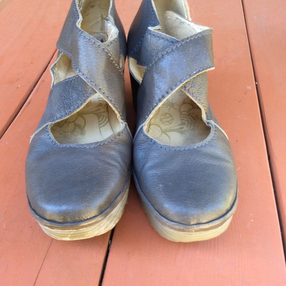 London Fly cross back wedge shoes Sz 8 Gray